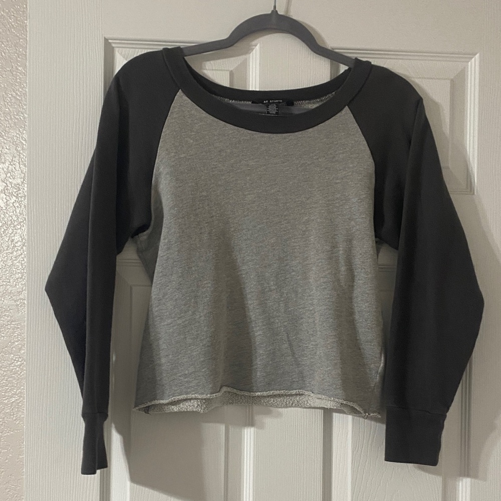 American Eagle Cropped Gray Color block Long Sleeve Top Size Small